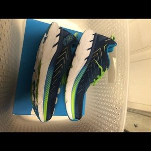 Hoka Clifton 4 - Men’s size 9.5